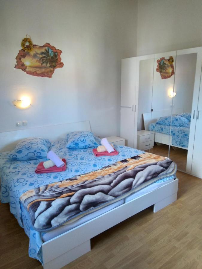 Apartments "Sun-Sea" Лопар Экстерьер фото